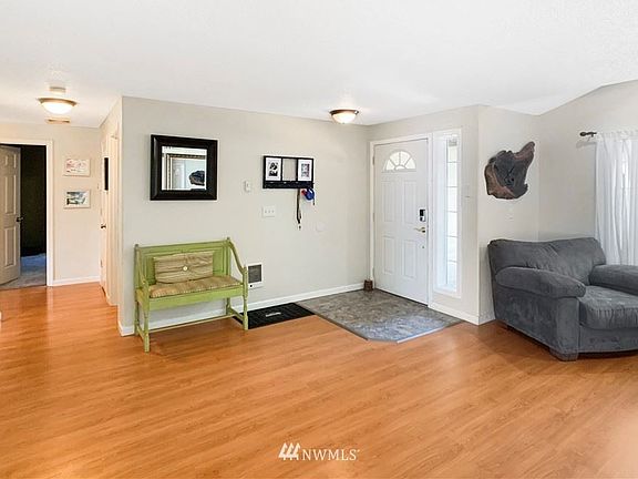 5th image of 146 Westminster Dr