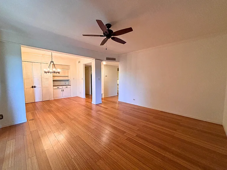 7709 Broadway #323 — Photo 9