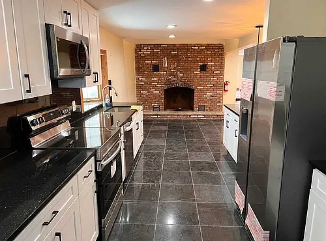 5 bed, 4000 sqft, $3,400 — Photo 4