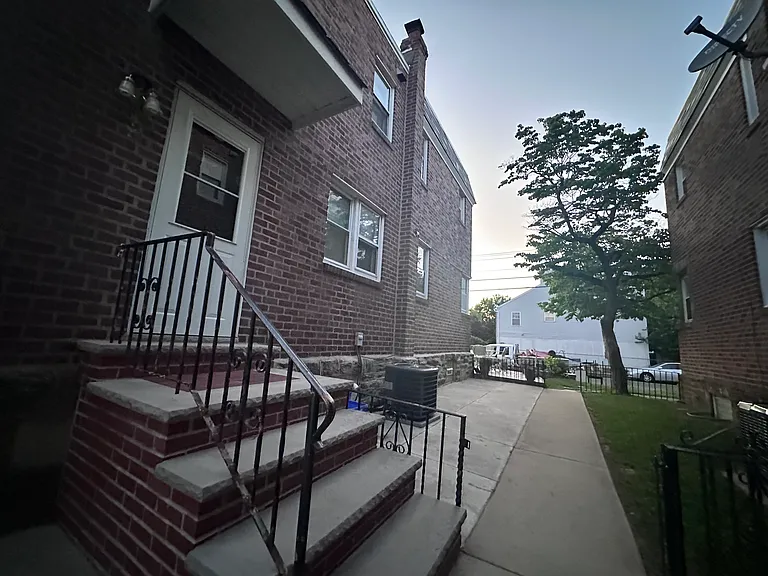 Crispin St — Photo 3