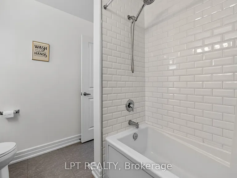 148 Hollybrook Trl S — Photo 33
