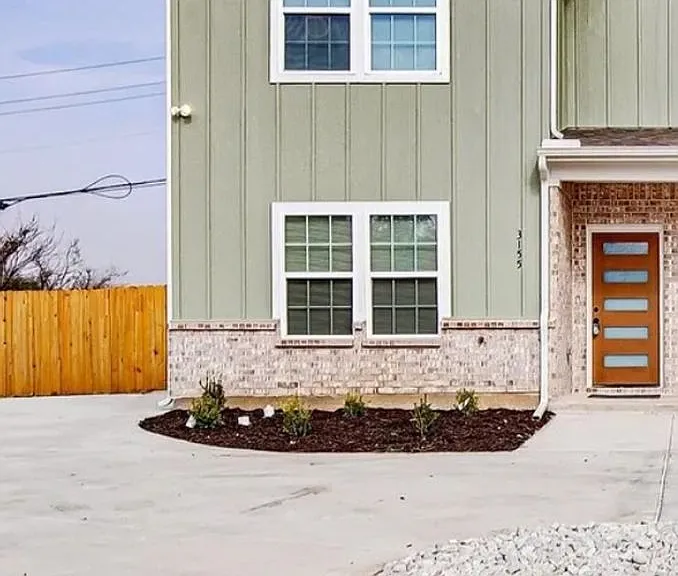 3155 Glen Garden Dr N — Photo 1