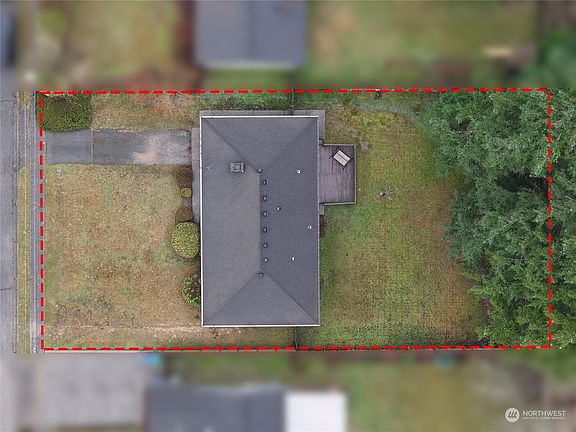 4th image of 4818 190th Street SW