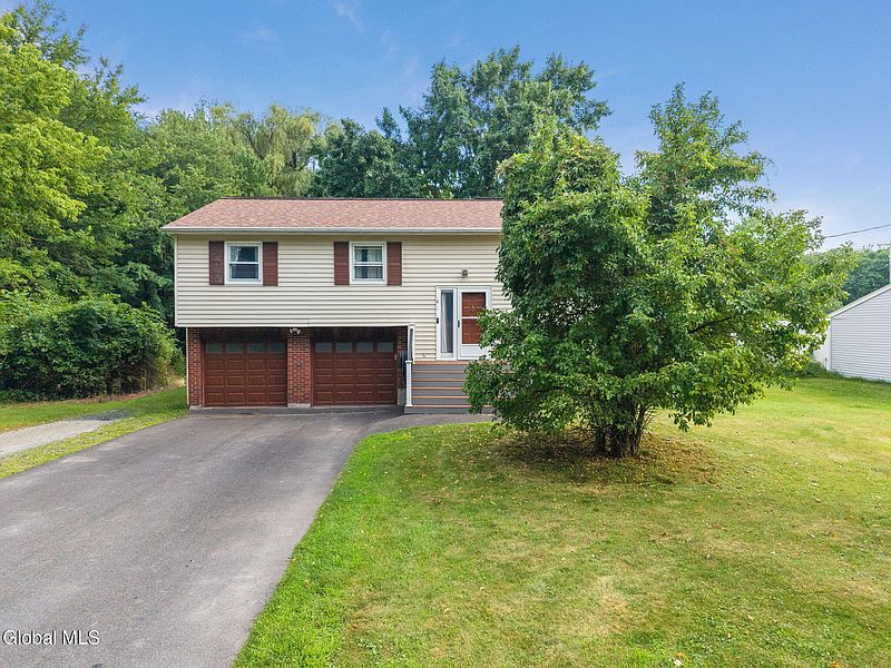 2nd image of 1358 Maple Hill Road