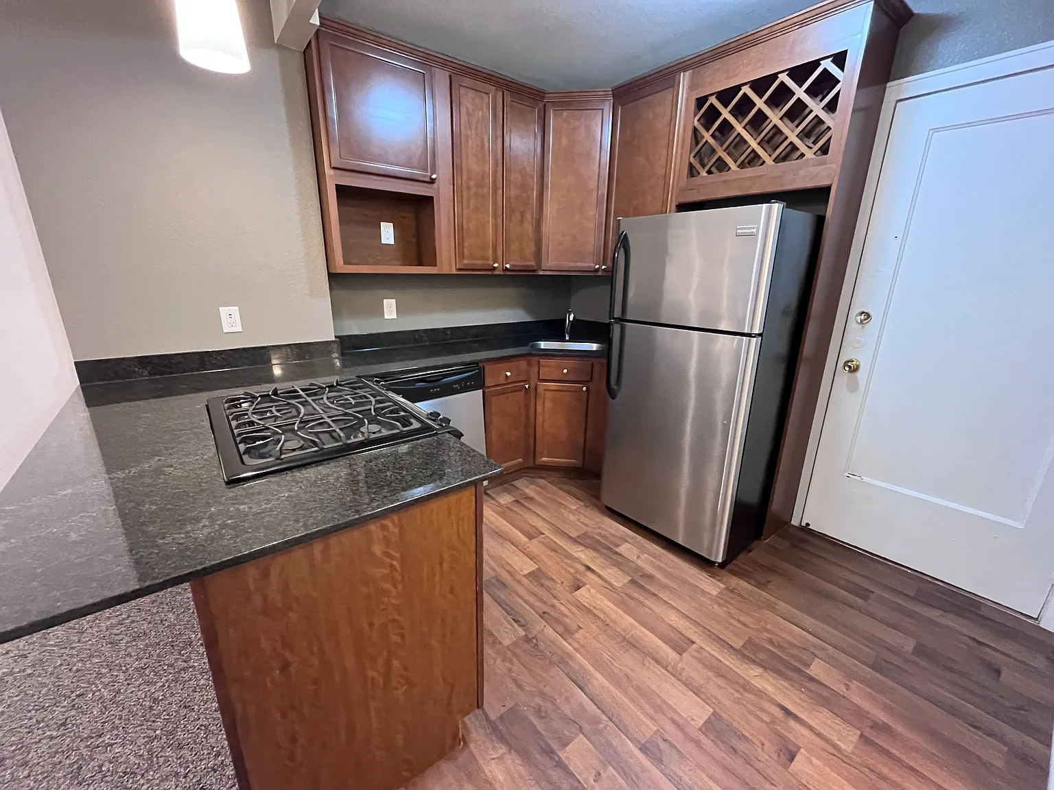 1 bed, 600 sqft, $1,145 — Photo 2