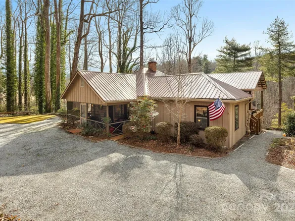 218 Old Macedonia Rd, Saluda, NC 28773