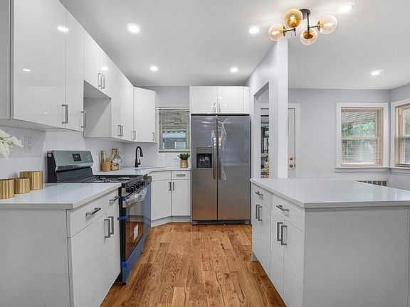 3rd image of 4081 Grace Avenue