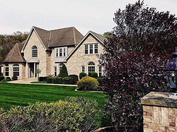 5th image of 208 Greenwood Dr
