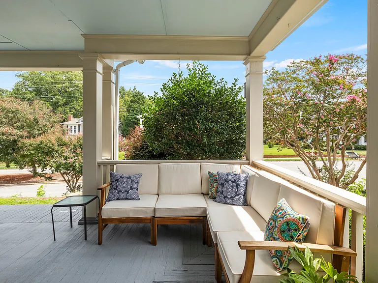 Covered front porch for relaxing! (shared area)