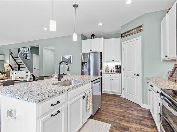 3rd image of 202 Georgia Ct NE