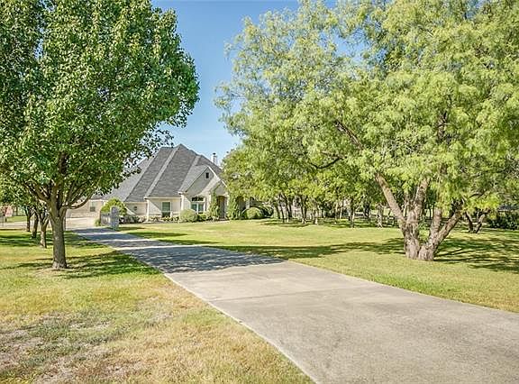 4th image of 3825 Bay Ct