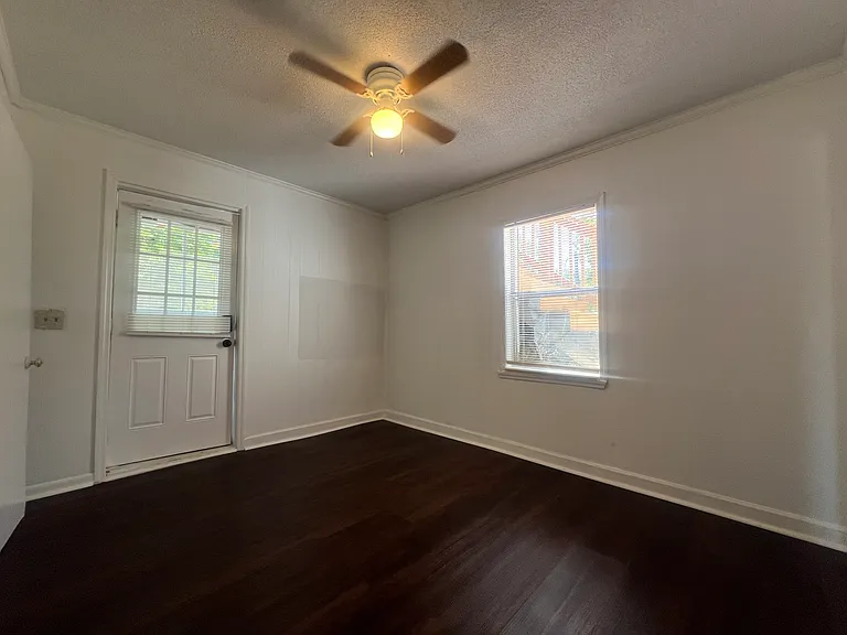 621 W Jones Ave #B — Photo 6