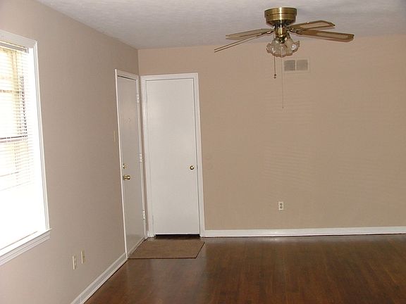 3rd image of 4890 Brentdale Ave