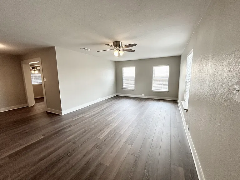 1606 N Travis St — Photo 5