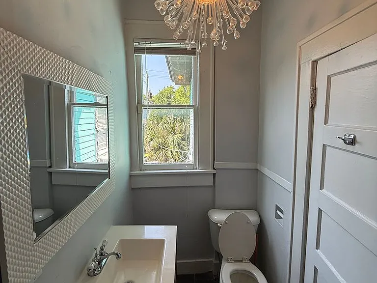 311 E Duffy St — Photo 8