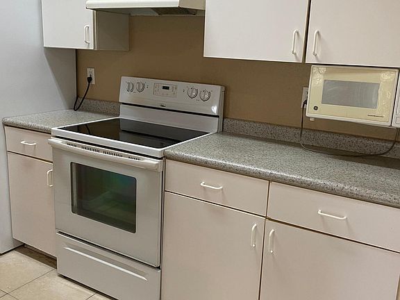 5th image of 5028 Park Central Dr APT 2131
