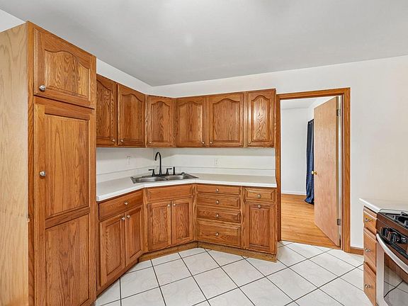 3rd image of 2100 Illinois STREET