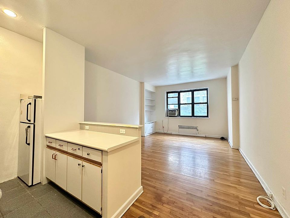 1st image of 146 E 35th St #4T
