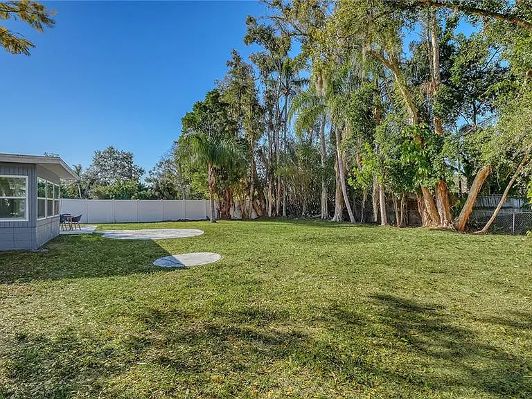 209 Briggs Ct — Photo 33