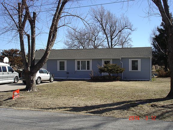 2nd image of 1004 Cloverdale Dr