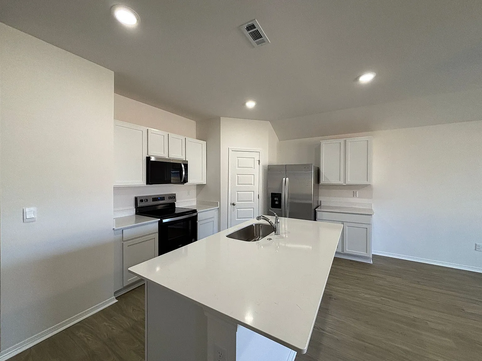6099 Meridian Dr — Photo 3