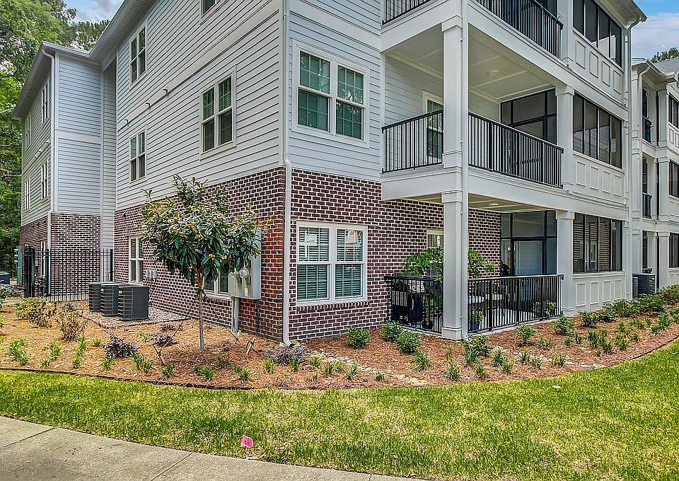 1025 Riverland Woods Pl #707