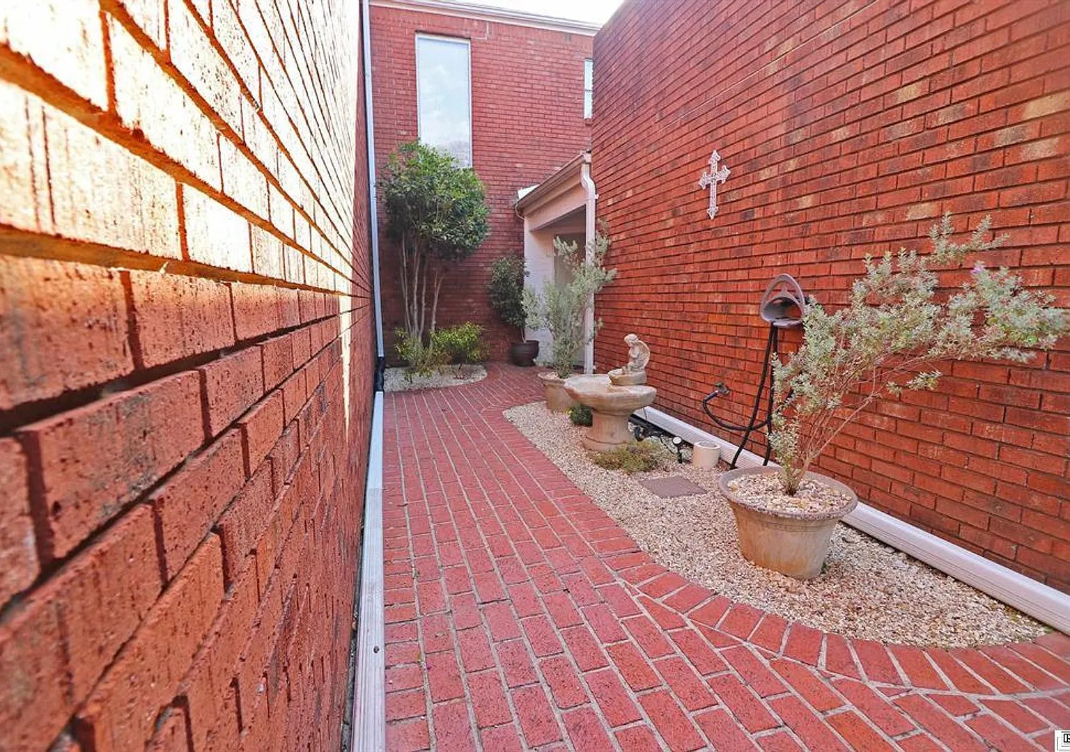 Great Townhouse in a Convenient Location! — Photo 2