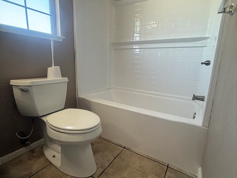 1354 Elwood St — Photo 16
