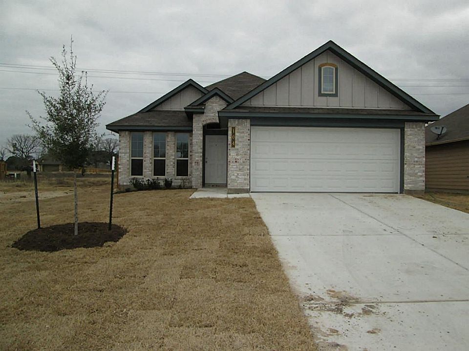 1st image of 104 Oakwood Ct