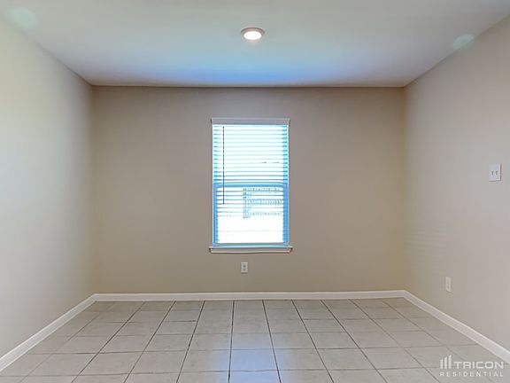 5th image of 824 Painted Bison Dr