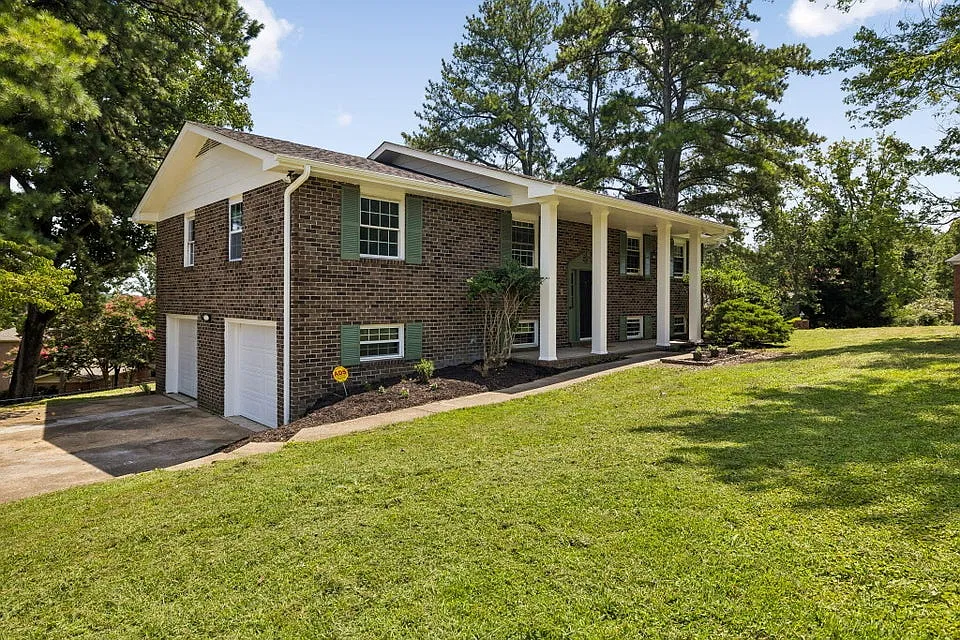 4 bed, 2494 sqft, $2,900 — Photo 1