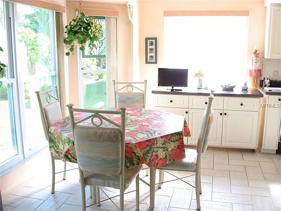 Naturally Bright Breakfast Nook