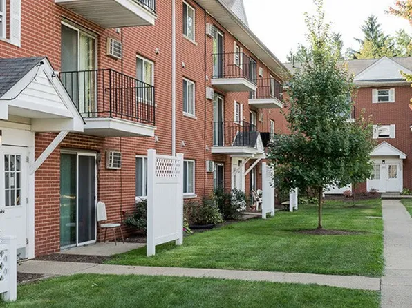 St Charles Court Apartments