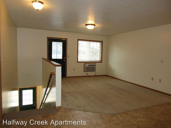 4th image of 940 Linden Dr APT 206