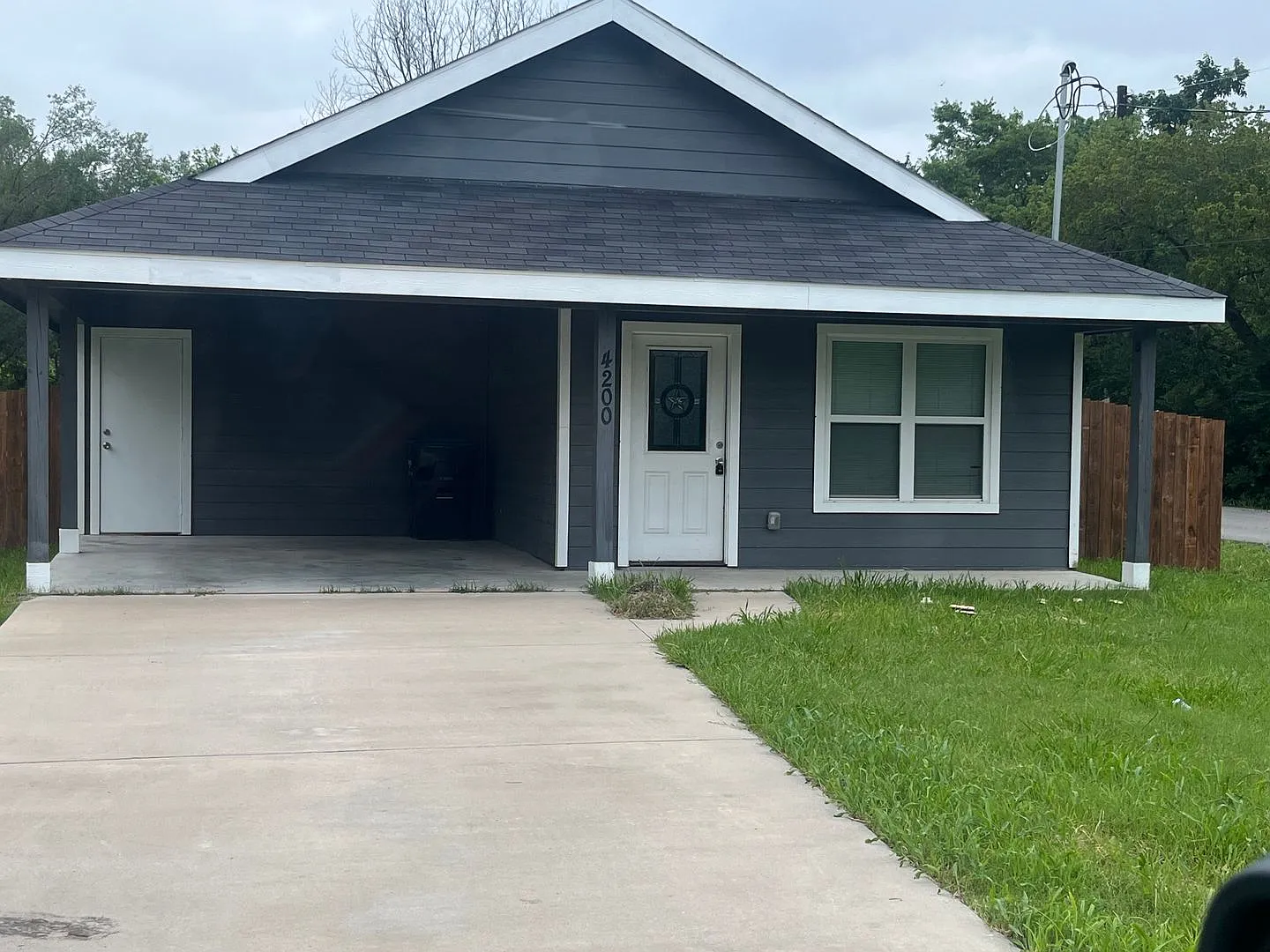 4200 Caddo — Photo 1