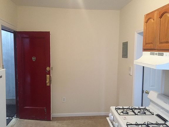 3rd image of 2269 41st St APT 2