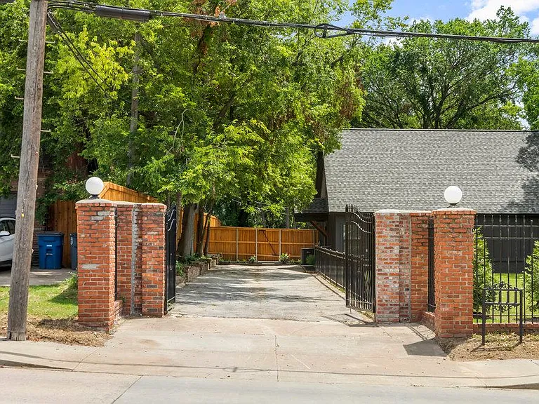 3111 S Gary Ct — Photo 25