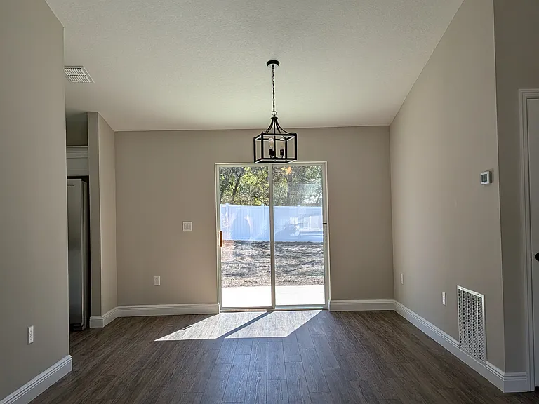 754 W Deacon Pl — Photo 2