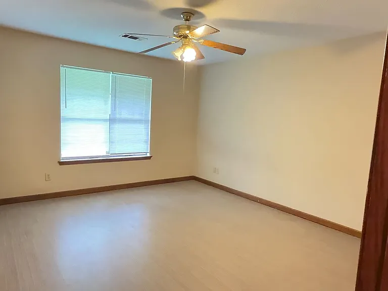 103 Valley Creek Dr — Photo 6