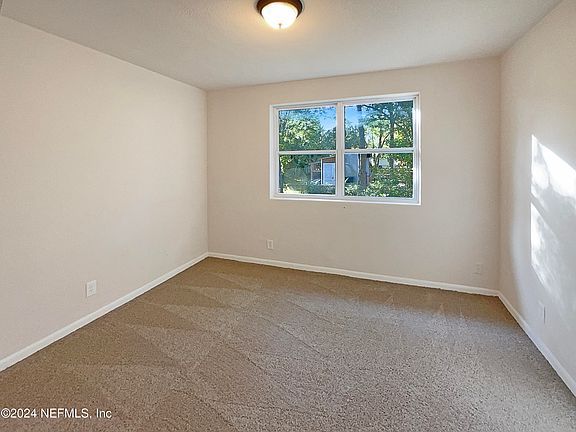 5th image of 5225 ROYCE Avenue