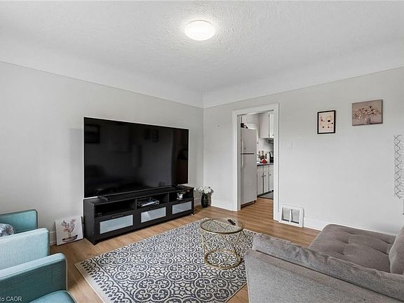 4th image of 428 Thorold Rd