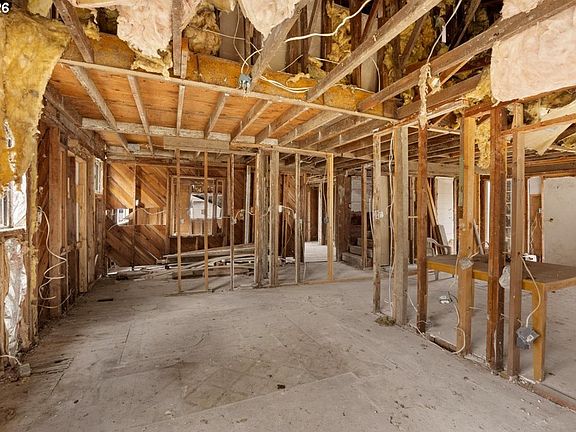 5th image of 195 SE Mill St