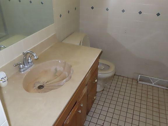 4th image of 127 S Addison Rd