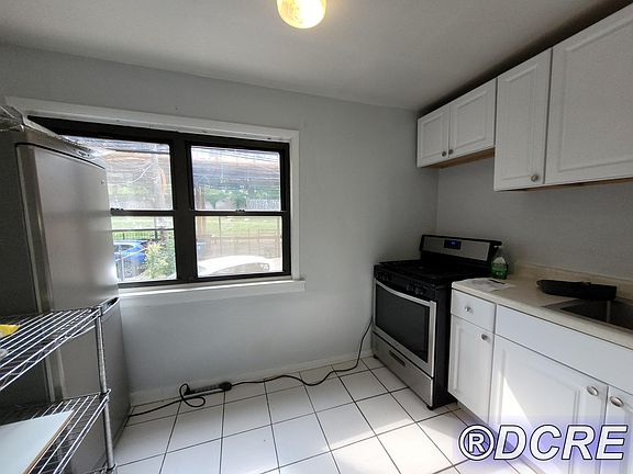 3rd image of 4356 N Kenmore Ave