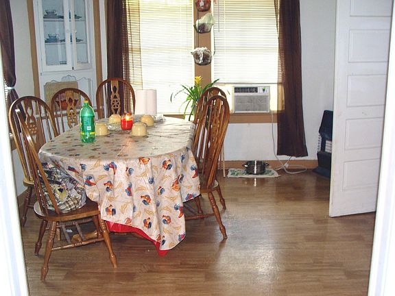 3rd image of 939 Avenue A