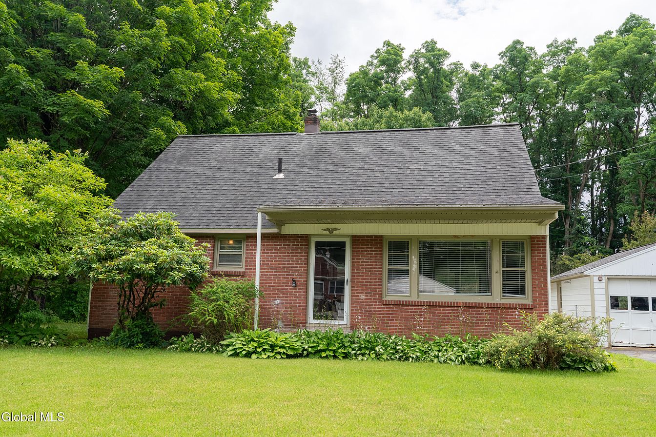 1st image of 98 Meadowbrook Road