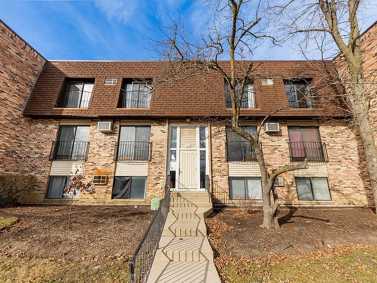 182 Waters Edge Dr #301 — Photo 1