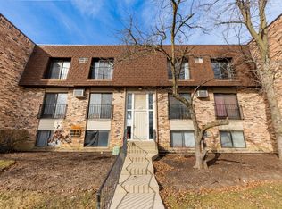 182 Waters Edge Dr APT 301, Glendale Heights, IL 60139