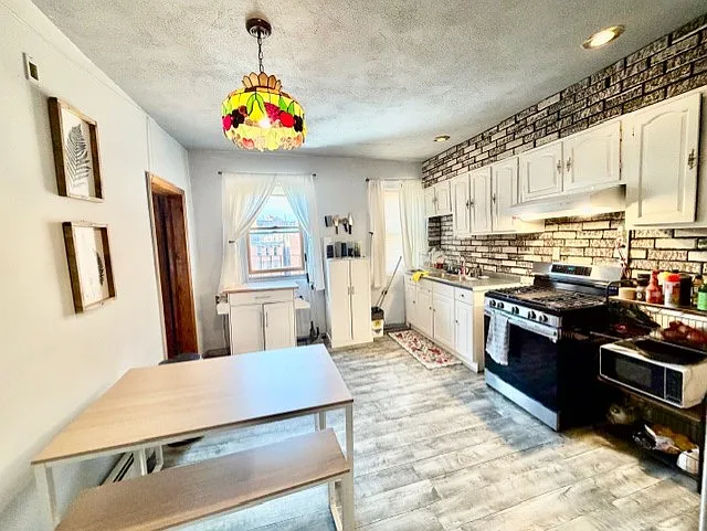240 Hanover St #4 — Photo 4