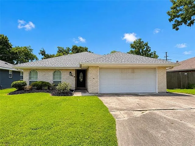 319 Lakewood Dr — Photo 1
